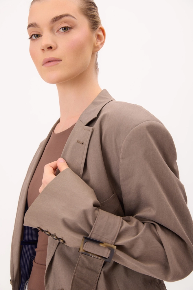 BEIGE FITTED JACKET No5 WITH STRONG SHOULDER AND ADJUSTABLE WAIST