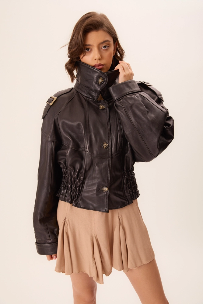 BLACK FITTED LEATHER JACKET WITH EPADS