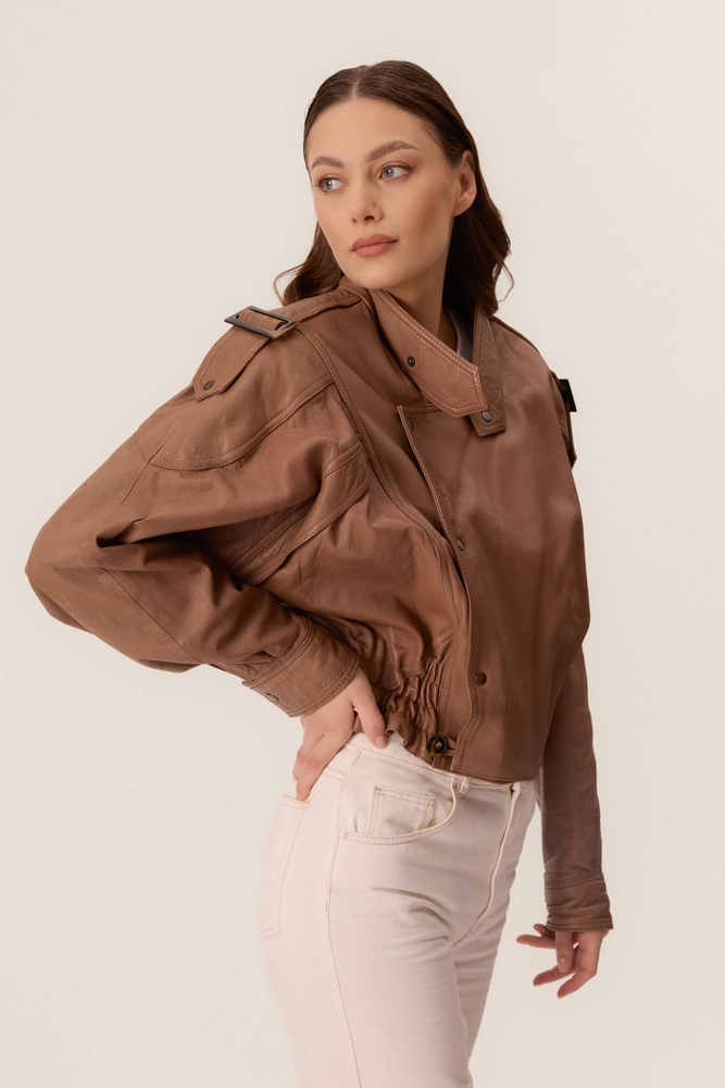 BROWN FITTED LEATHER JACKET WITH EPADS