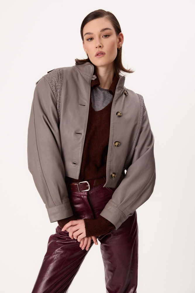 GRAY LEATHER JACKET WITH A DECORATIVE PATTERN