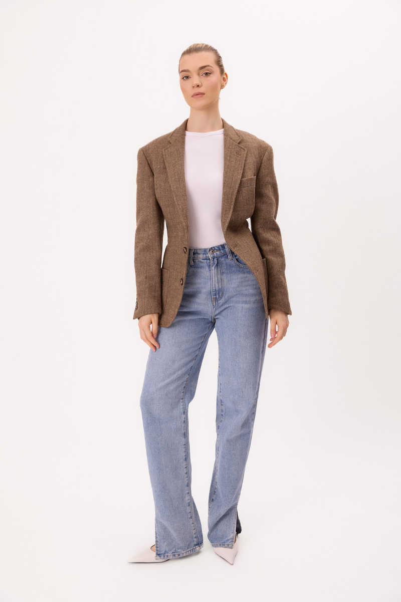 LONG LIGHT BROWN SLIM-TAIL BLAZER WITH A HERRINGBONE PATTERN