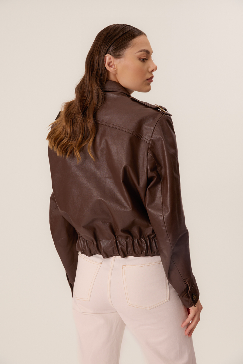LONG-CUT BROWN FITTED LEATHER JACKET
