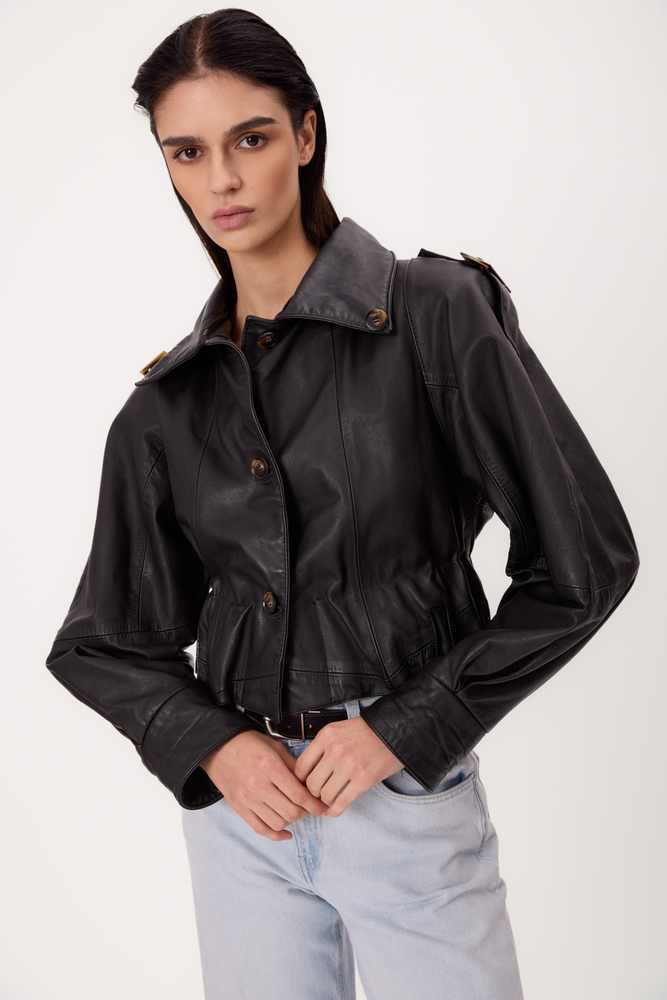 SHORT BLACK REGULAR LEATHER FITTED JACKET WITH EPADS