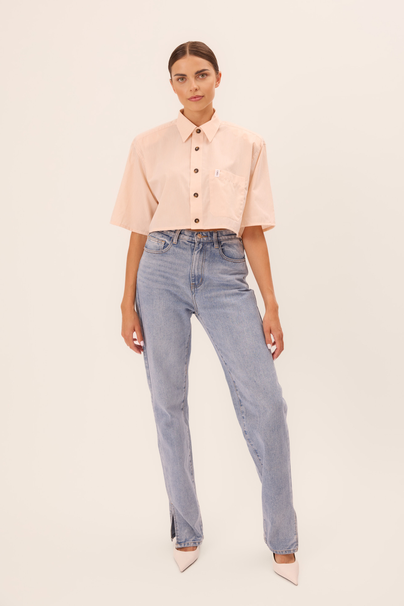 SHORT PEACH SHIRT WITH A DELICATE STRIP WITH DETACHABLE WIDE PADS