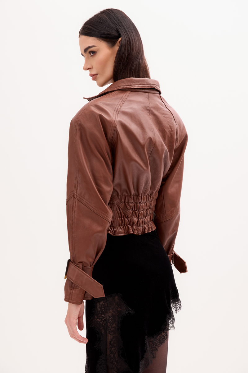 KAMELOWA SKÓRZANA KURTKA Z KLAMRAMI