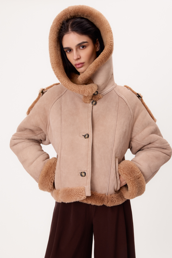 SHORT BEIGE NATURAL SHEEPSKIN COAT WITH HOOD