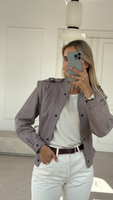 SHORT GRAY ADJUSTABLE WAIST LEATHER JACKET WITH WIDE SHOULDER
