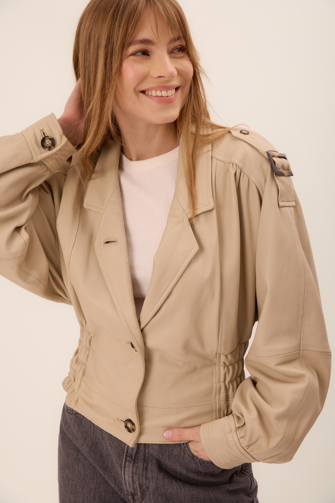 LONG LENGTH BEIGE FITTED LEATHER JACKET