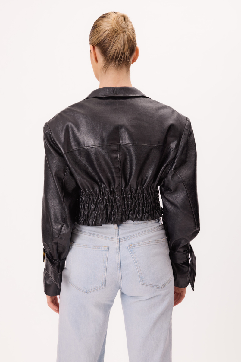 SHORT WAISTED BLACK LEATHER JACKET MADE OF SMOOTH GLITTERING LEATHER