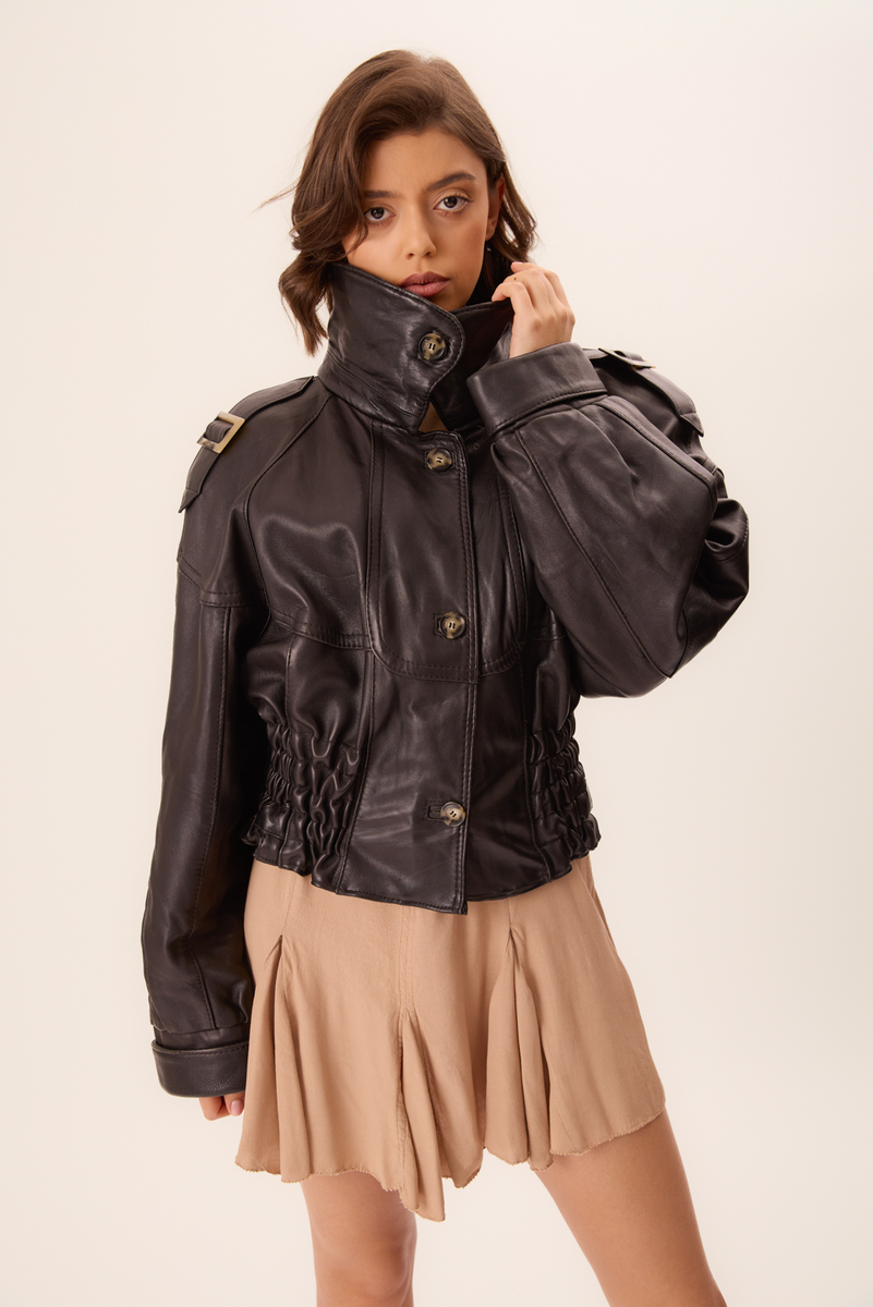 BLACK FITTED LEATHER JACKET WITH EPADS