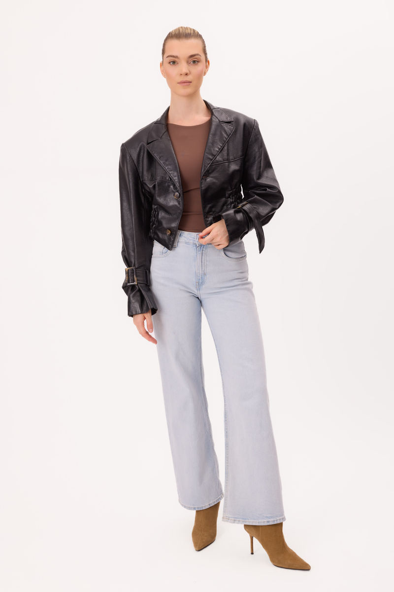 SHORT WAISTED BLACK LEATHER JACKET MADE OF SMOOTH GLITTERING LEATHER