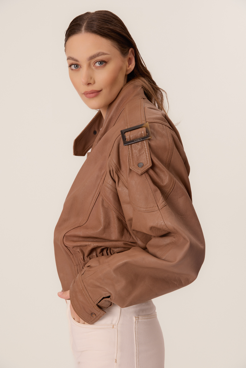 BROWN FITTED LEATHER JACKET WITH EPADS