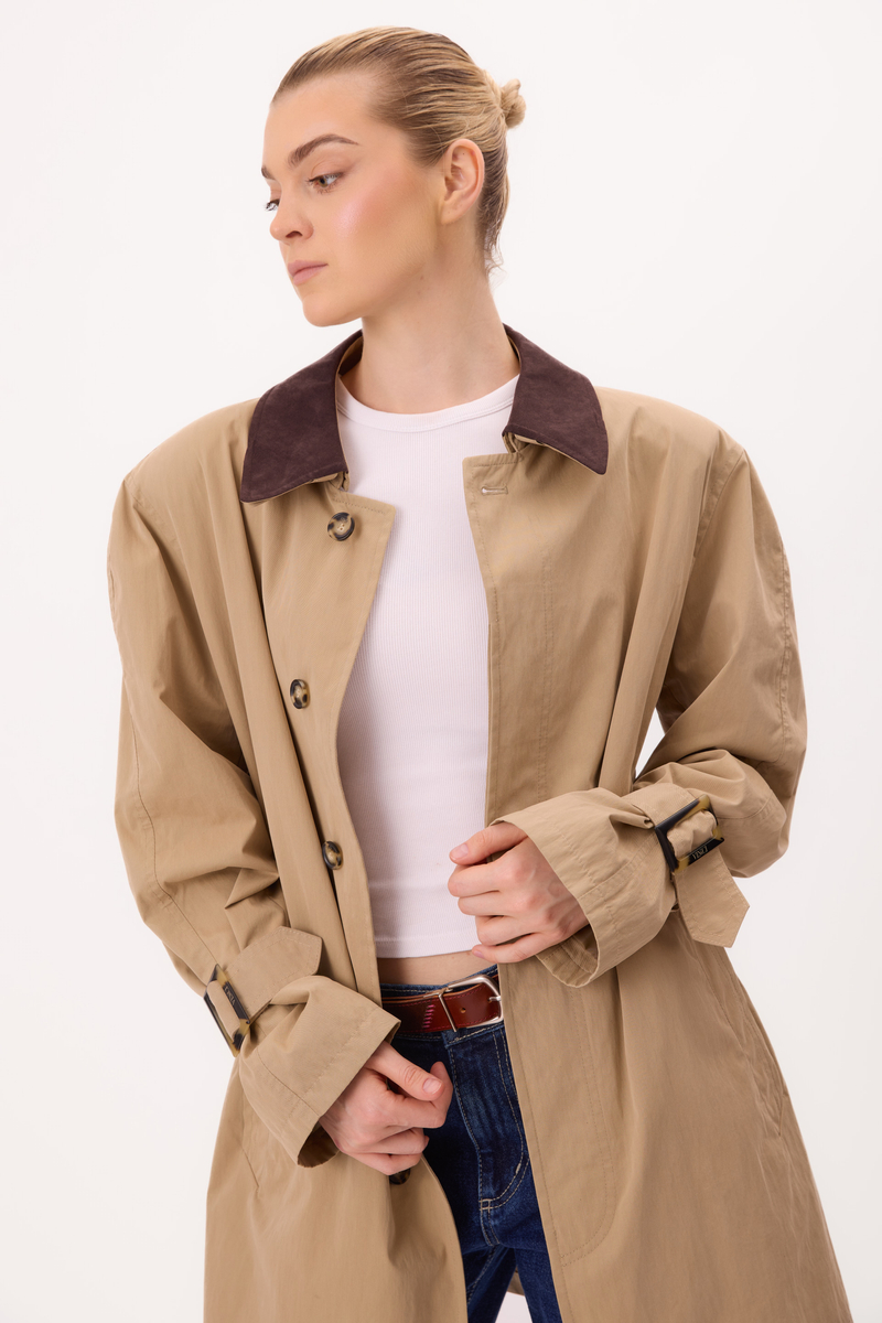 KRÓTKI BEŻOWY REGULOWANY W TALII PŁASZCZ TRENCH COAT