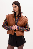 RUDA SKÓRZANA KURTKA Z ODPINANYMI RĘKAWAMI I PAGONAMI