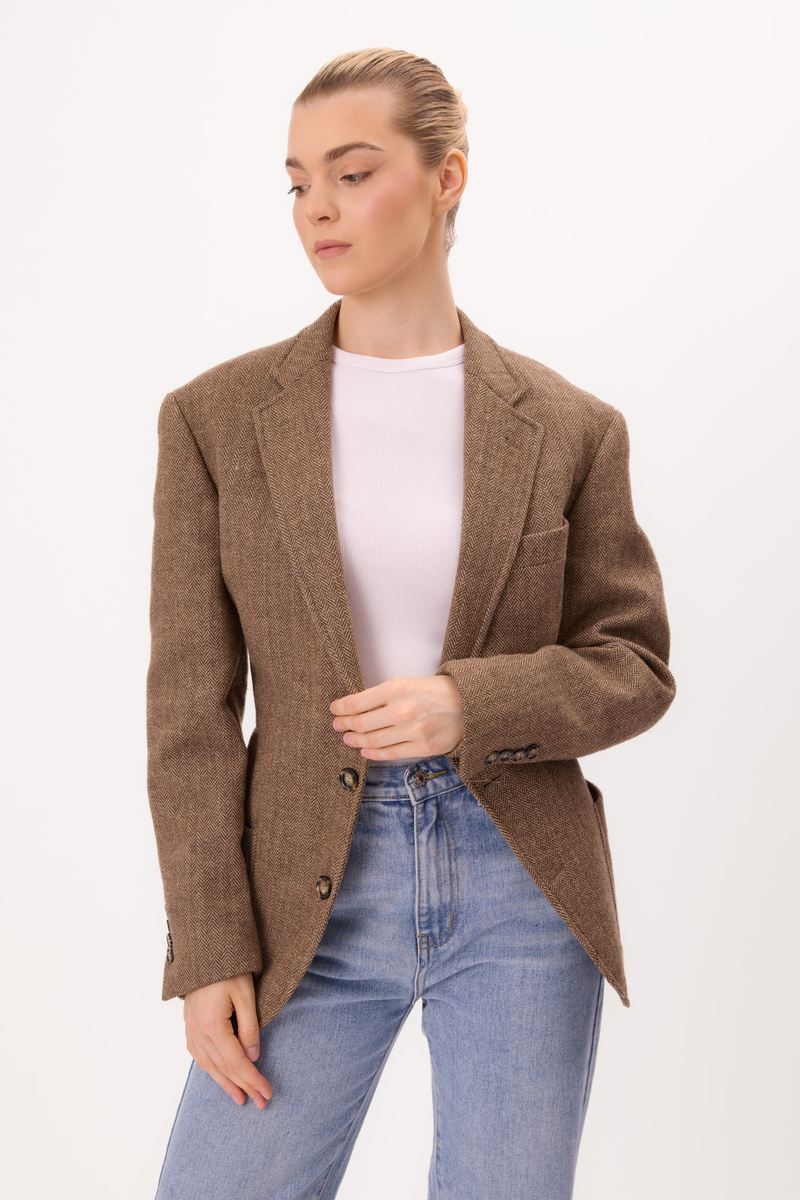 DŁUGA JASNOBRĄZOWA TALIOWANA MARYNARKA W JODEŁKĘ MODEL No4