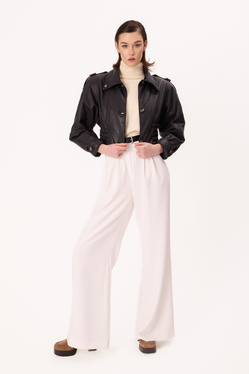 BLACK FITTED SHORT LEATHER JACKET