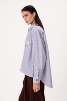 NIEBIESKA REGULAR KOSZULA OVERSIZE W PASKI Z ODPINANYMI PODUCHAMI