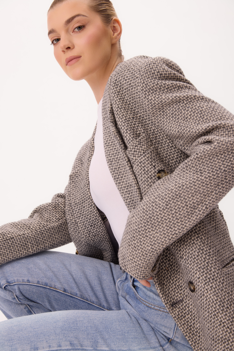 LONG LIGHT GRAY SLIM WAISTCOAT IN A THICK WEAVE