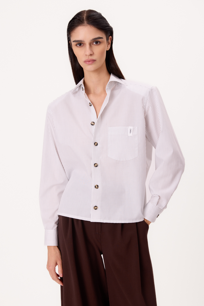 WHITE REGULAR SHIRT WITH A DELICATE STRIP WITH DETACHABLE PADS