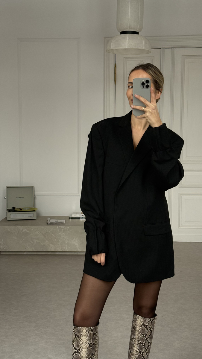 LONG BLACK MINIMALIST PINSTRIPE BLAZER MODEL No8