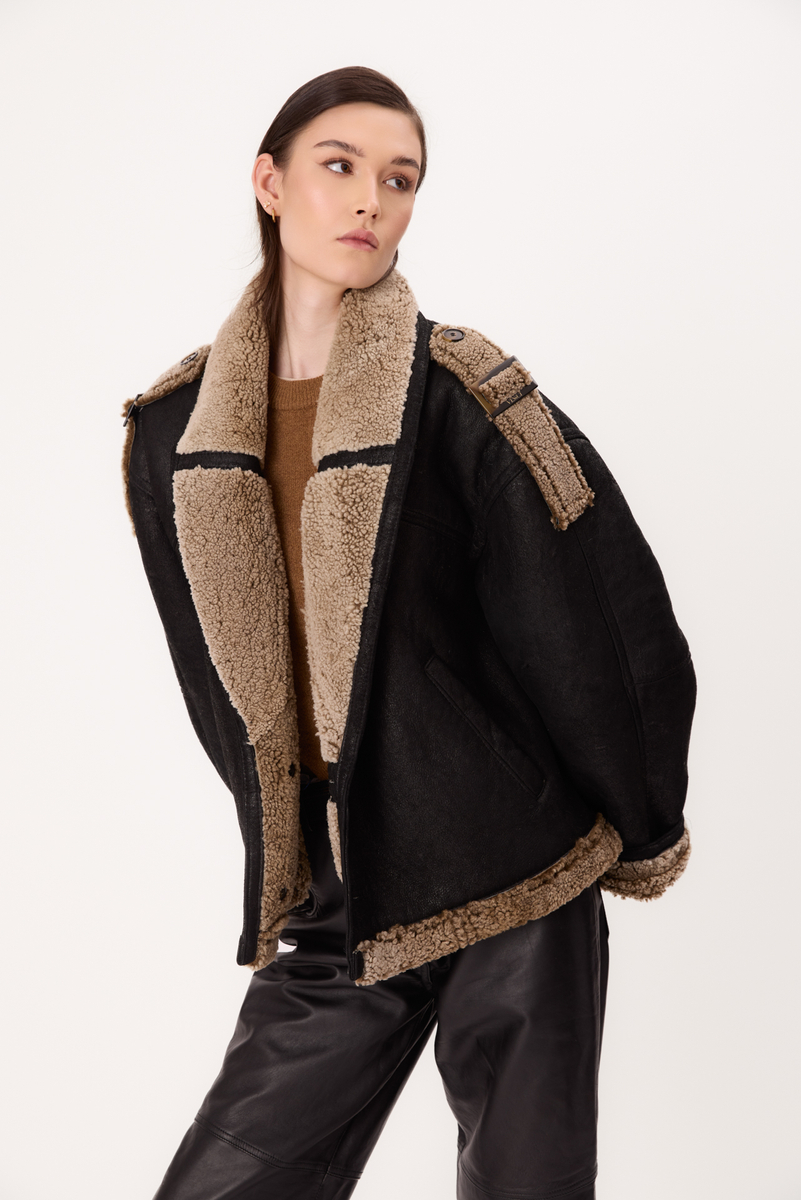 BLACK NATURAL SHEEPSKIN WITH LIGHT FUR