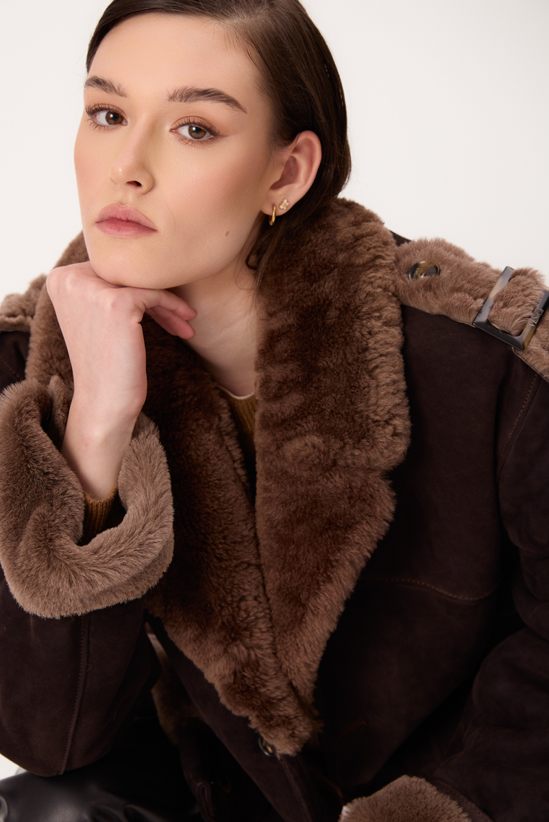 LONG CHOCOLATE NATURAL SHEEPSKIN WITH STRAPES