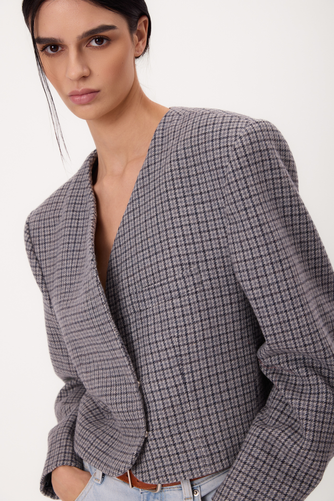 KRÓTKA PROSTA SZARA MARYNARKA PETITE W GRANATOWĄ KRATKĘ MODEL No9