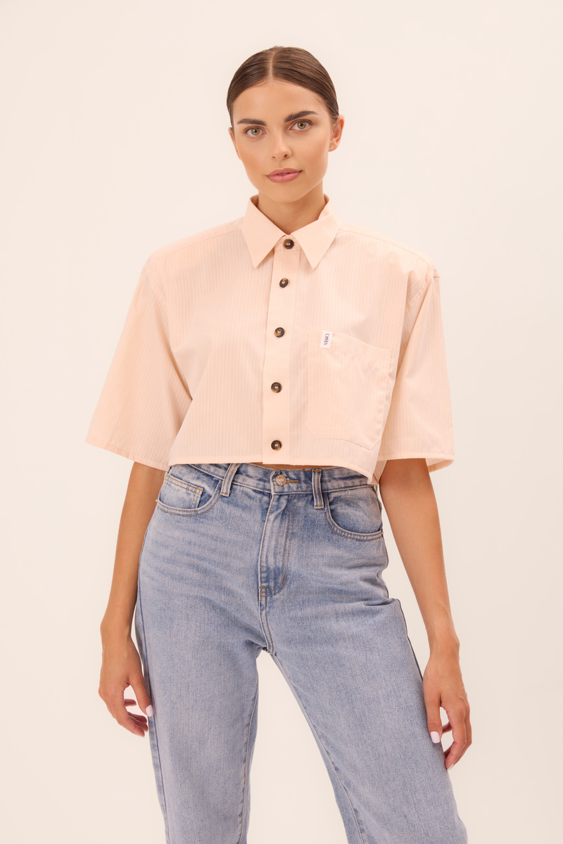 SHORT PEACH SHIRT WITH A DELICATE STRIP WITH DETACHABLE WIDE PADS