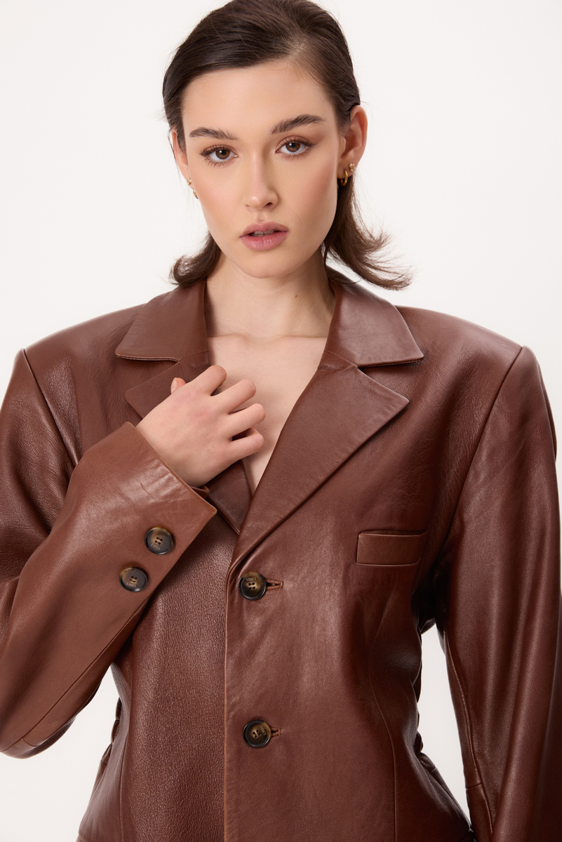 BROWN LONG-LENGTH FITTED LEATHER JACKET