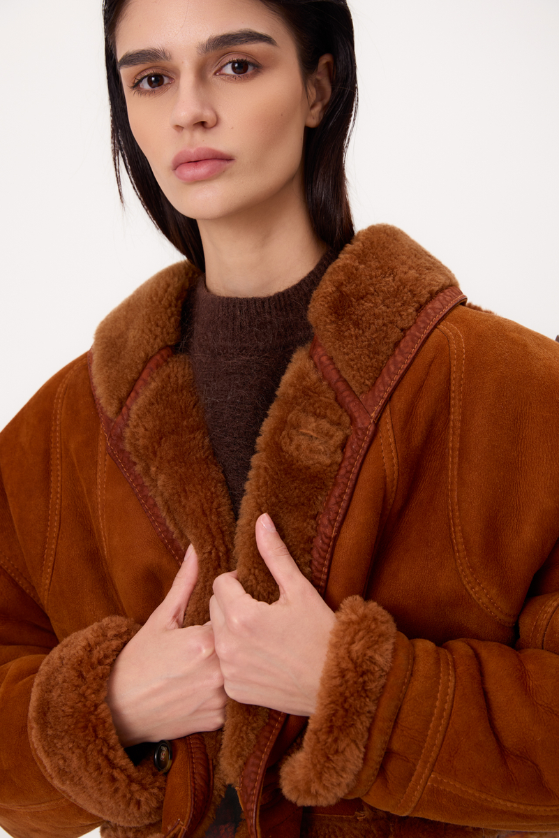 SHORT RED NATURAL SHEEPSKIN
