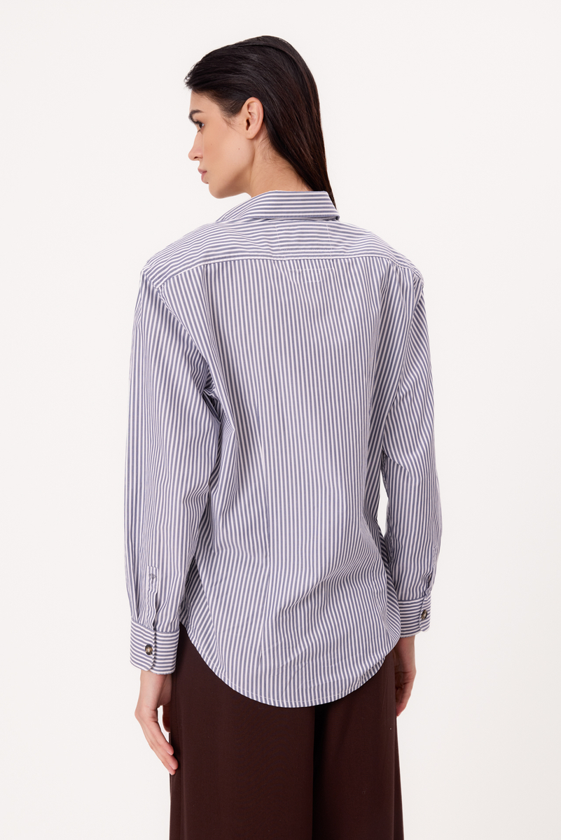 NIEBIESKA PETITE KOSZULA OVERSIZE W PASKI Z ODPINANYMI PODUCHAMI