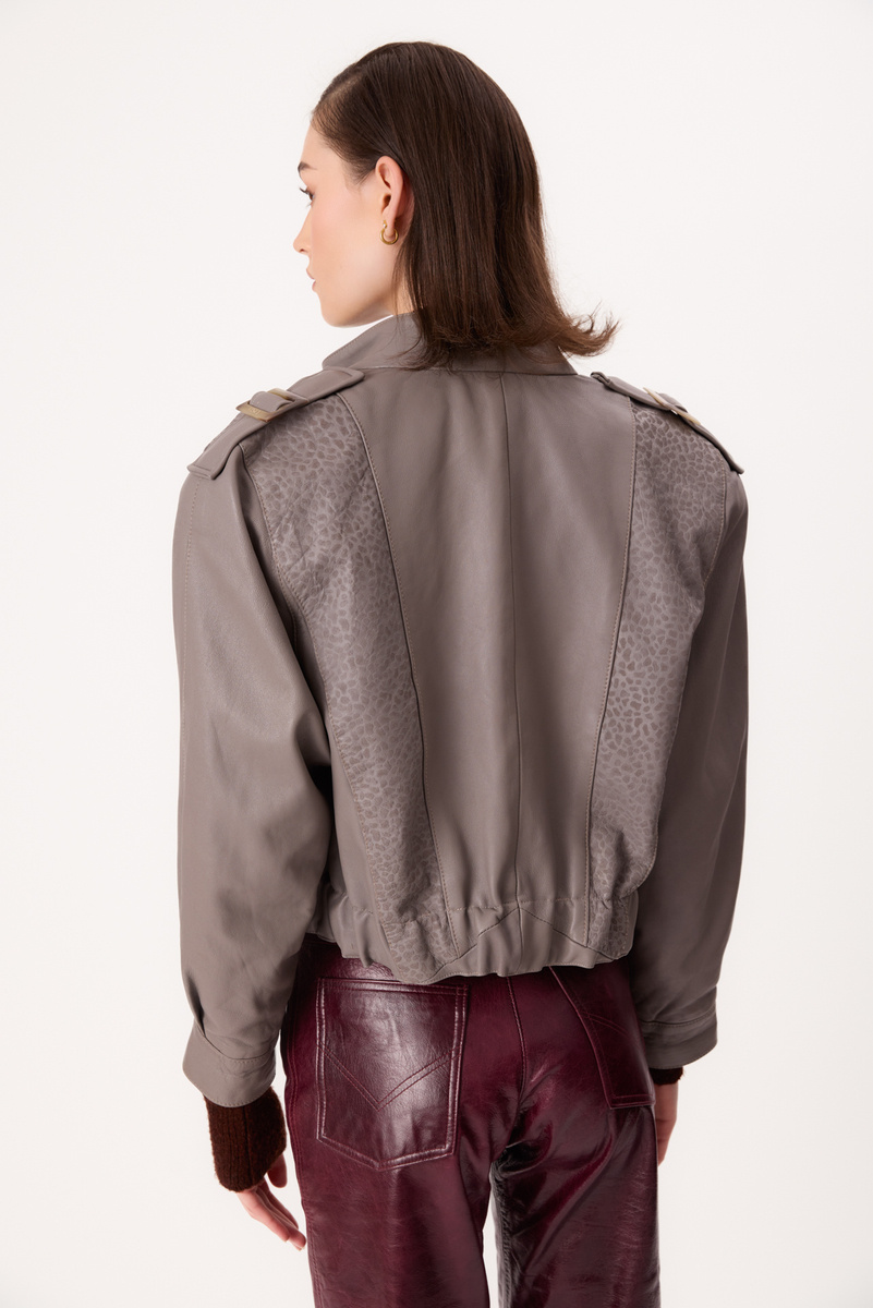 GRAY LEATHER JACKET WITH A DECORATIVE PATTERN