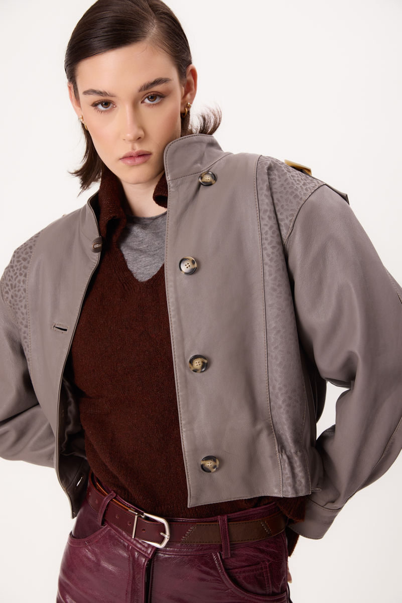GRAY LEATHER JACKET WITH A DECORATIVE PATTERN