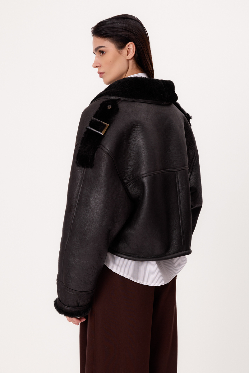 SHORT BLACK NATURAL SHEEPSKIN