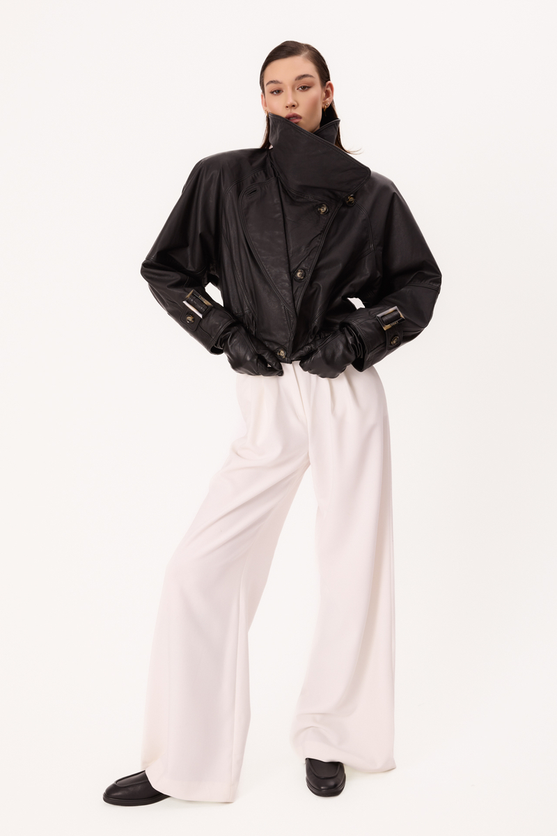 CZARNA KURTKA SKÓRZANA Z WYSOKIM KOŁNIERZEM