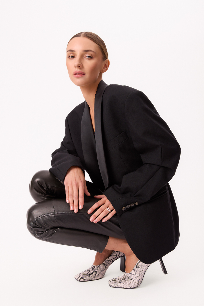 LONG BLACK TUXED JACKET MODEL No4