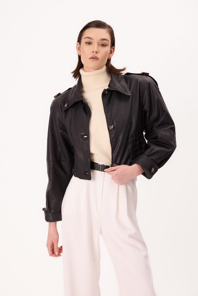 BLACK FITTED SHORT LEATHER JACKET