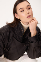 CZARNA SKÓRZANA RAMONESKA Z OZDOBNYMI TŁOCZENIAMI