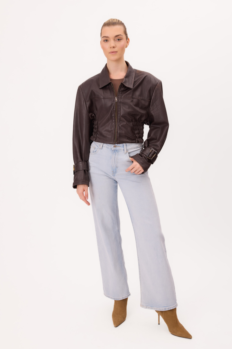 SHORT BROWN FITTED LEATHER JACKET