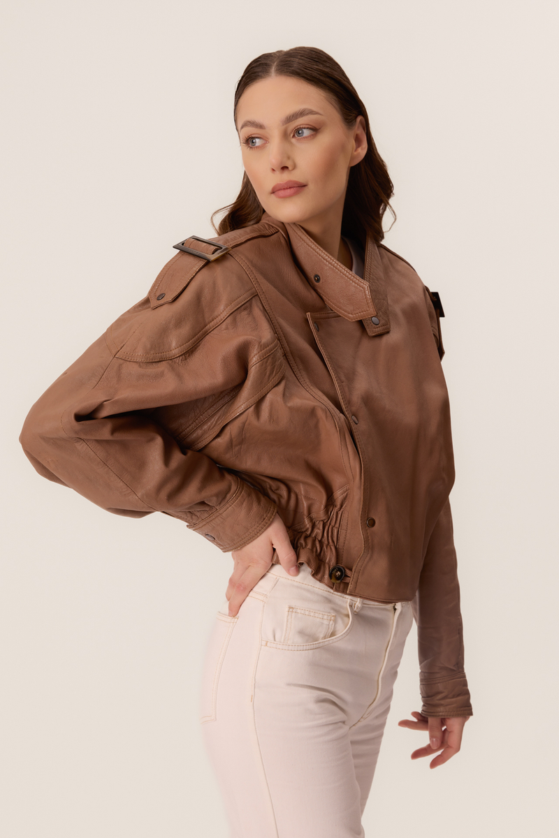 BROWN FITTED LEATHER JACKET WITH EPADS