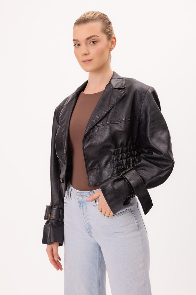 SHORT WAISTED BLACK LEATHER JACKET MADE OF SMOOTH GLITTERING LEATHER