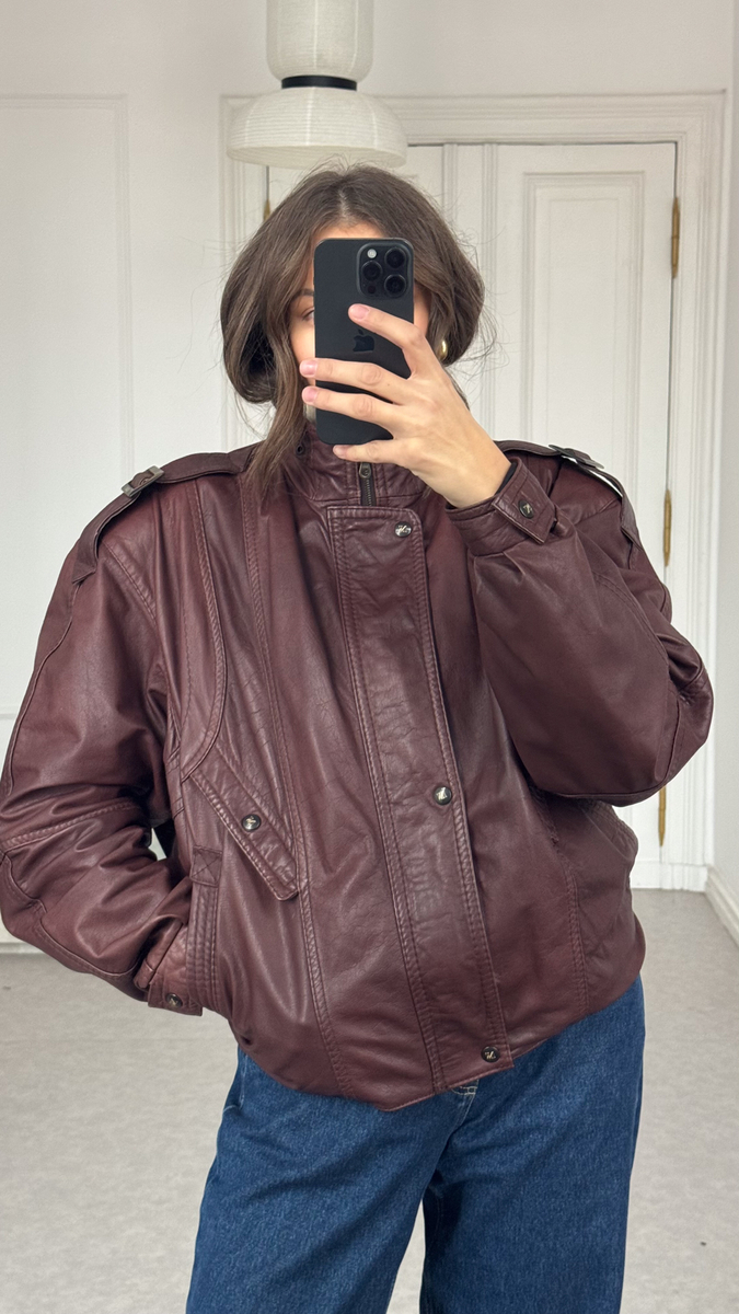 BRĄZOWA KURTKA SKÓRZANA OVERSIZE Z WYSOKIM KOŁNIERZEM