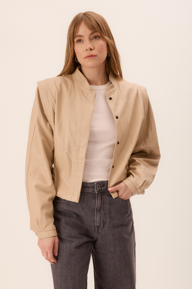 BEIGE FITTED LEATHER JACKET