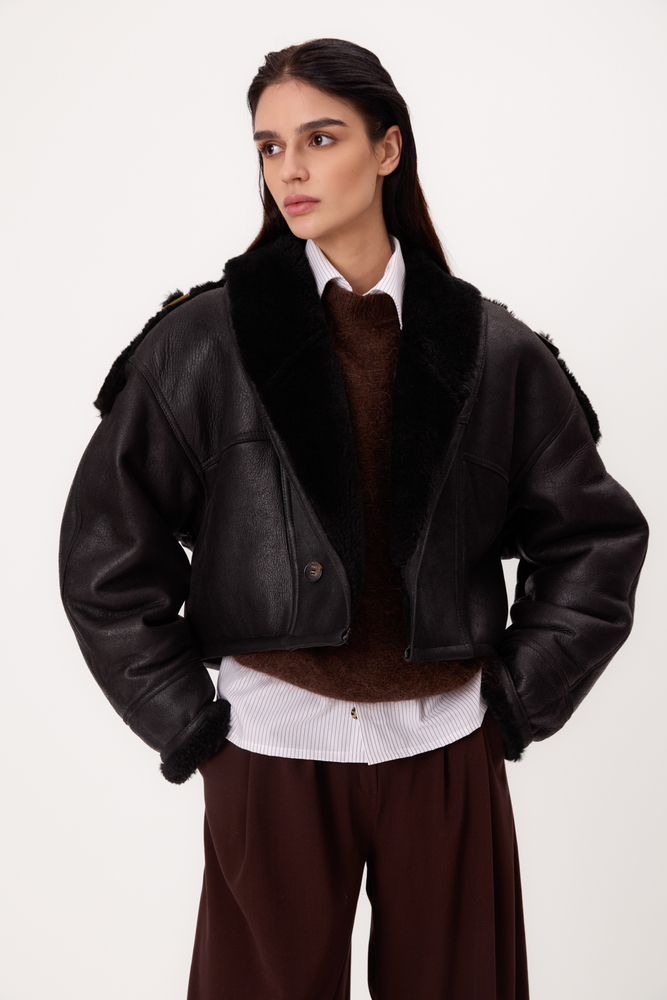 SHORT BLACK NATURAL SHEEPSKIN