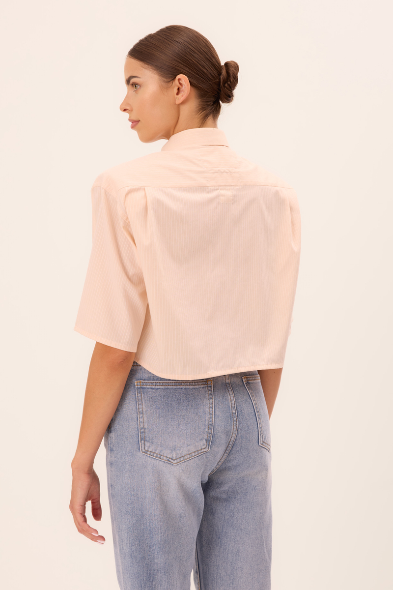 SHORT PEACH SHIRT WITH A DELICATE STRIP WITH DETACHABLE WIDE PADS
