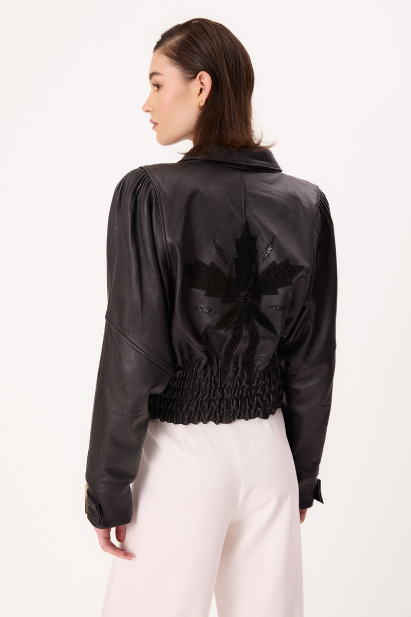 CZARNA SKÓRZANA KURTKA Z TŁOCZENIEM VINTAGE