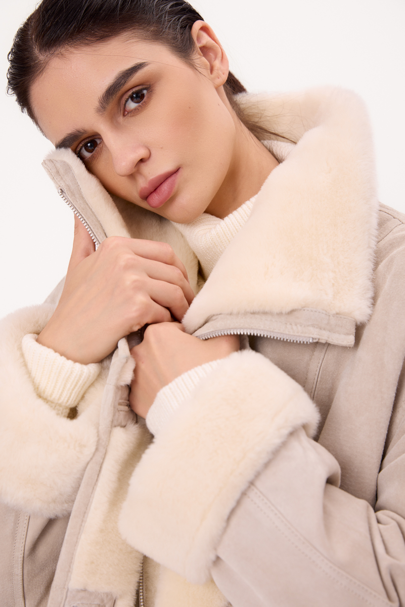 LIGHT CREAM ADJUSTABLE AT THE WAIST LONG NATURAL SHEEPSKIN COAT
