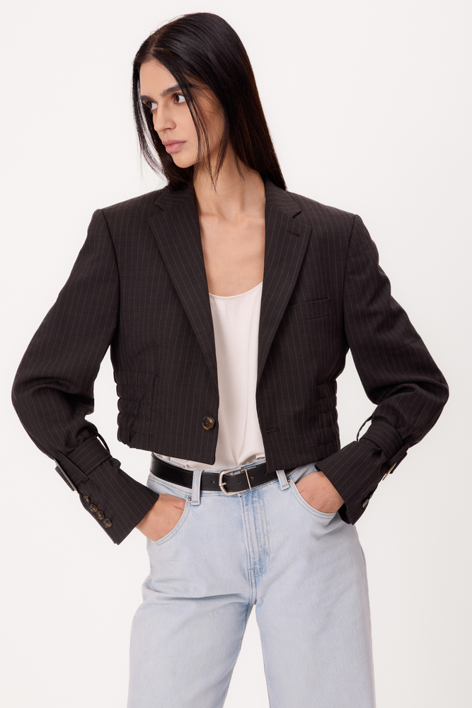 CZARNA TALIOWANA MARYNARKA PETITE Z KLAMRAMI W PRĄŻEK MODEL No5