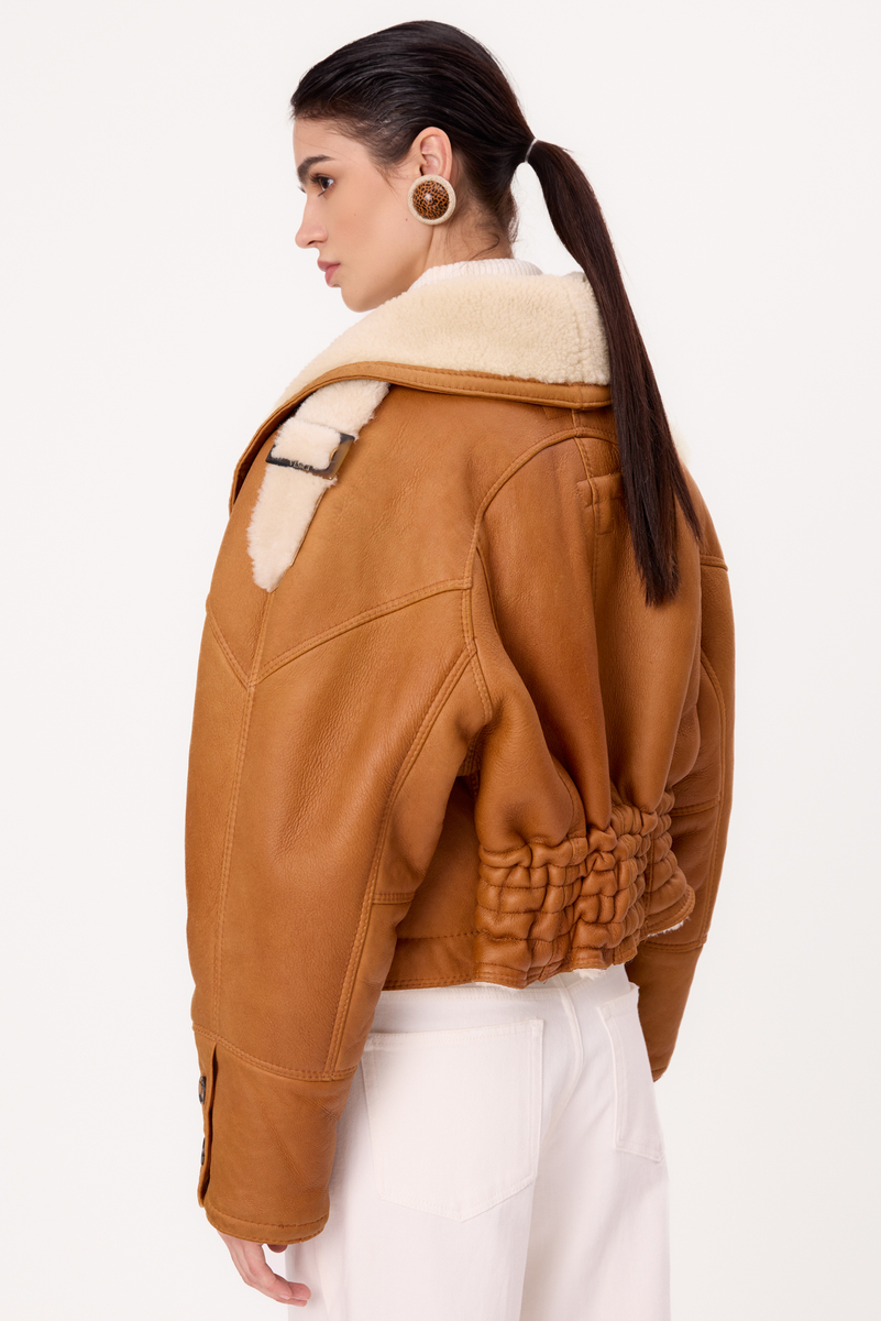 RED NATURAL SHEEPSKIN COAT WITH WHITE FUR, ADJUSTABLE AT THE WAIST