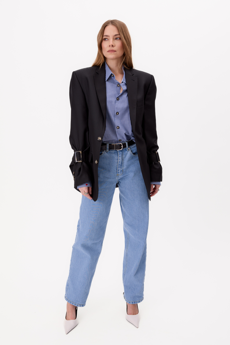 CZARNA TALIOWANA MARYNARKA W LEKKI PRĄŻEK Z KLAMRAMI MODEL No6